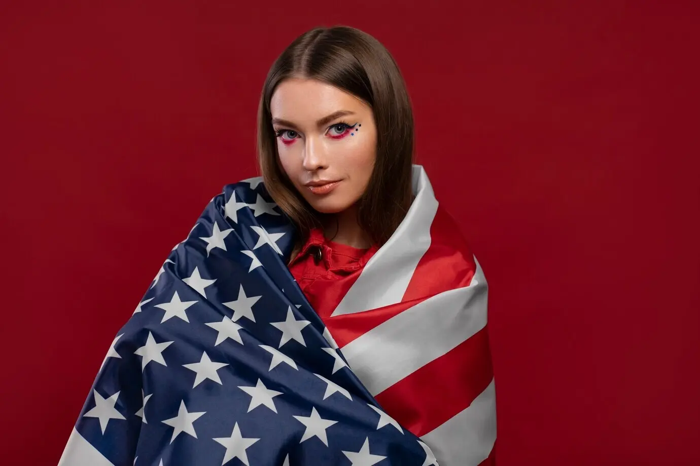 Молодая красивая женщина с профессиональным макияжем.